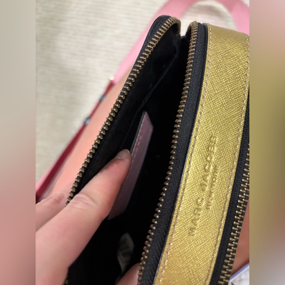 Marc Jacob’s purse
Marc Jacob’s cross body 
Pink Marc Jacob’s cross body - Picture 6 of 6